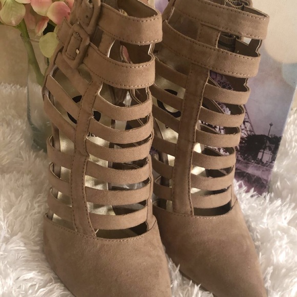 Heels - Picture 6 of 8